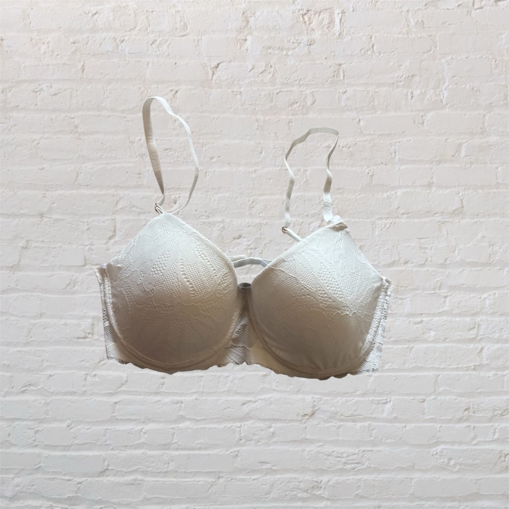 ๐ Danskin Intimates light push up lace accent bra in white